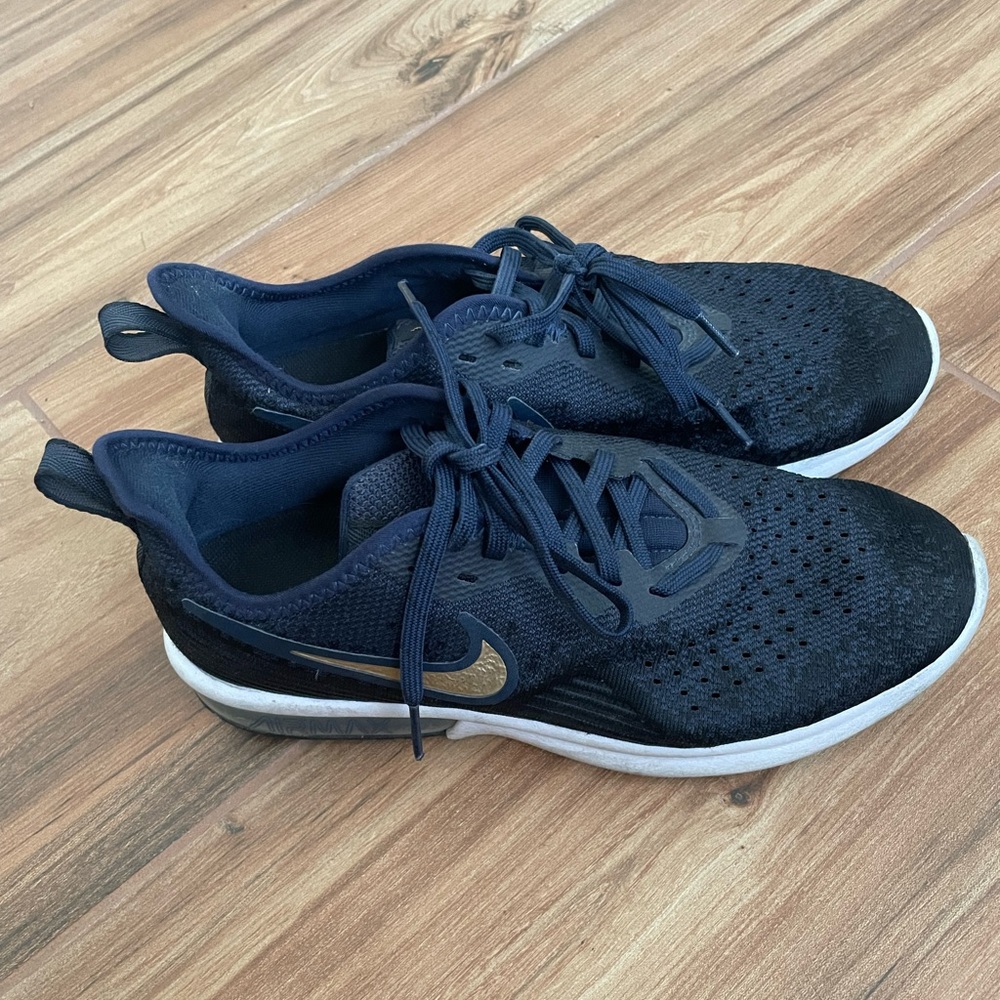 Navy Nike Air Max